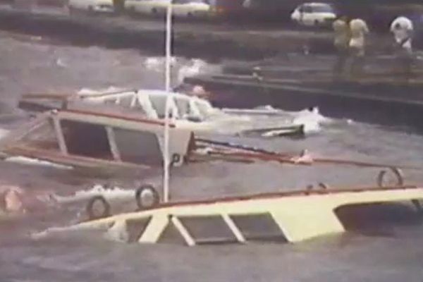 Le port de Papeete, Tahiti, pendant les cyclones en 1983