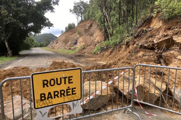 La route de Nakutakoin après la dépression Lucas.