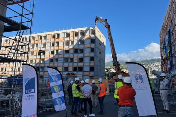 Démolition d'un immeuble à Vauban.