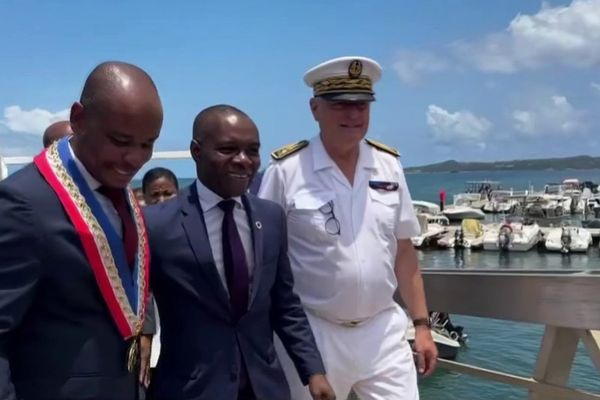 Thani Mohamed Soilihi avec le prefet et le maire de Mamoudzou