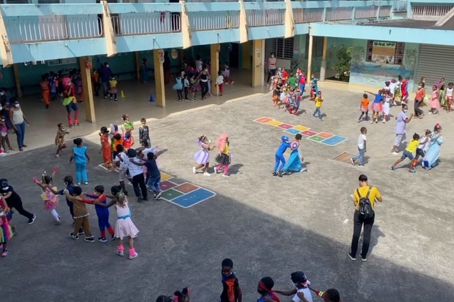 mini vacuum in the schoolyard of L schools