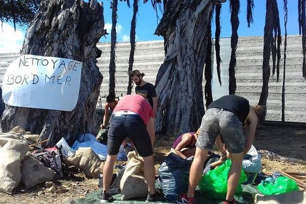 Des dizaines de bénévoles ont participé au World CleanUp Day à Saint-Denis.