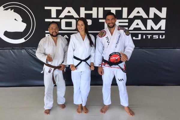 Entrainement de Jiu Jitsu pour les candidates à Miss Tahiti, avec Dany Gérard