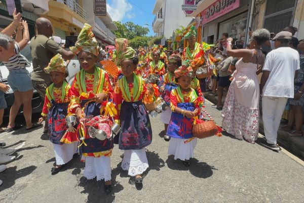 Le défilé des cuisinières dans les rues de Pointe-à-Pitre