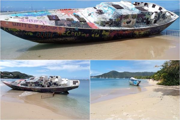 L'épave "Miss Carol" échouée sur la plage de la Pointe-Marin à Sainte-Anne depuis septembre 2017, lors de l'ouragan Maria.