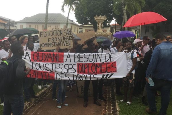 manif étudiants étrangers