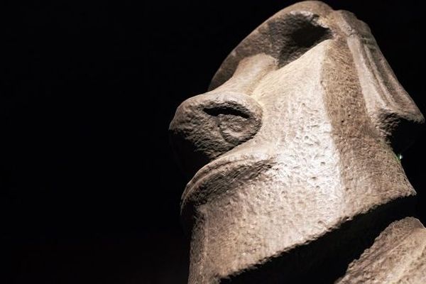 Réplique d'une statue Moai 