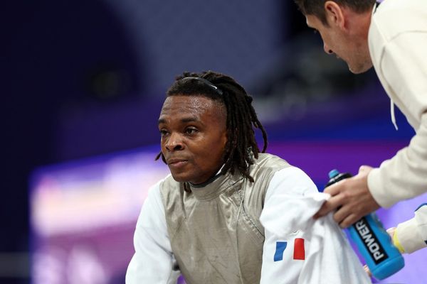 L'escrimeur Enzo Lefort aux épreuves individuelles de fleuret des Jeux Olympiques, au Grand Palais, le 29 juillet 2024.