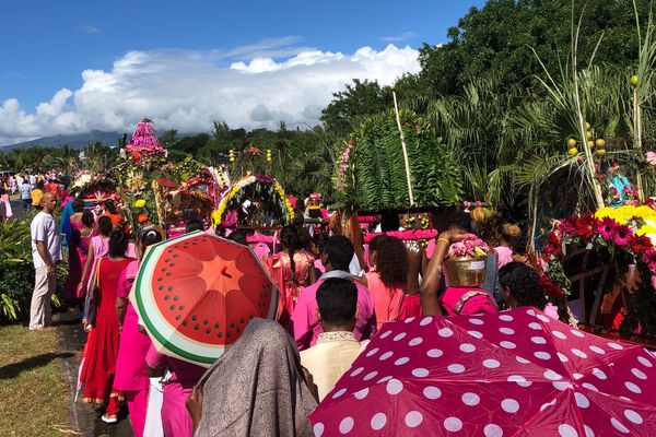 Saint-Benoît : défilé du Cavadee