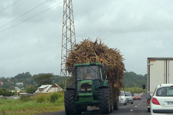 voitures sur les routes d eGuadeloupe