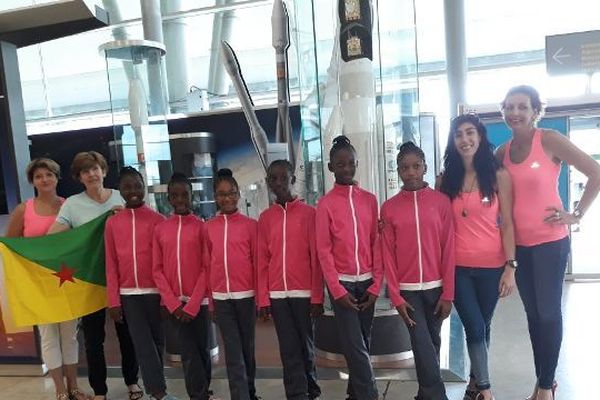 La délégation de jeunes gymnastes en route pour la Martinique