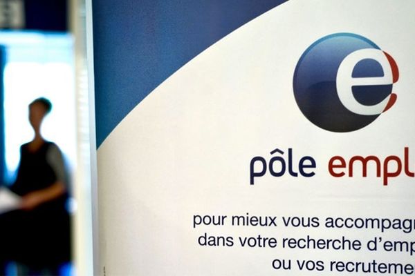 Pôle emploi propose son dispositif de POE (Préparation Opérationnelle à l’Emploi), préalable à l'embauche.