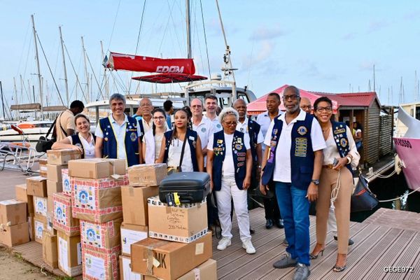Les membres du Lions Club ont quitté la Martinique en direction de Sainte Lucie avec 4 000 lunettes.