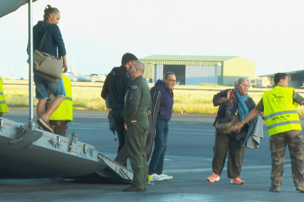 Une cinquantaine de passagers ont été rapatriés de Calédonie à Tahiti par un deuxième vol de l'armée