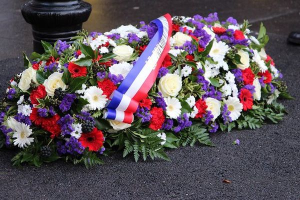 Gerbe de fleur à la mémoire de Clarissa Jean-Philippe