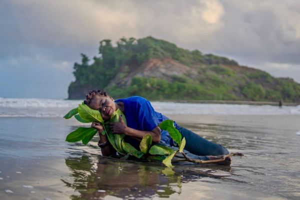 La chorégraphe, chanteuse et danseuse de musiques traditionnelles martiniquaises, Sonia Marc (alias La Sosso), conceptrice et directrice artistique du ballet-théâtre "prend et donne dit la mer" (janvier 2025)