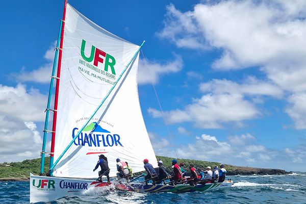 La yole UFR / Chanflor en mer.