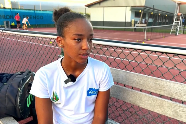 A 15 ans, Mélissa Moueza est championne de Guadeloupe de tennis dans sa catégorie, mais elle a aussi été championne Antilles-Guyane par équipe