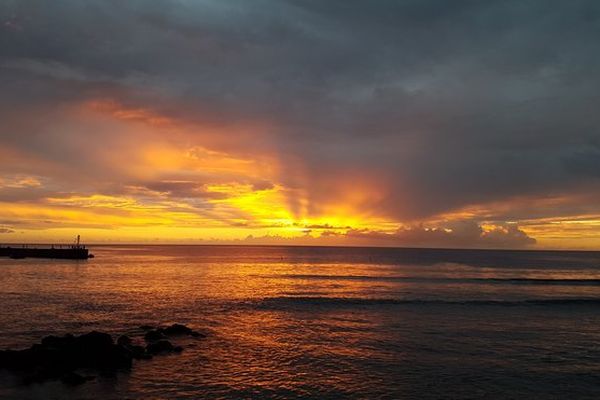 Coucher de soleil sur le port de Saint-Gilles