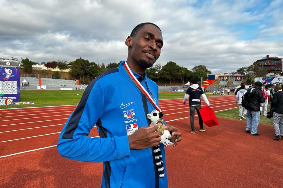 Mahoran Athlete Raphaël Mohamed Shines with Gold Medal in 110m Hurdles at JIOI