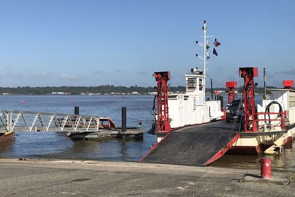 Le bac La Gabrielle 1 à Saint-Laurent