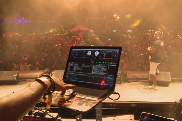 Spectacle des Djs pendant le Bacch Fest 2019 au Vauclin.