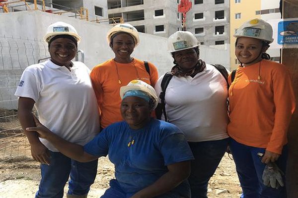 5 femmes heureuses de travailler dans le bâtiment en Martinique