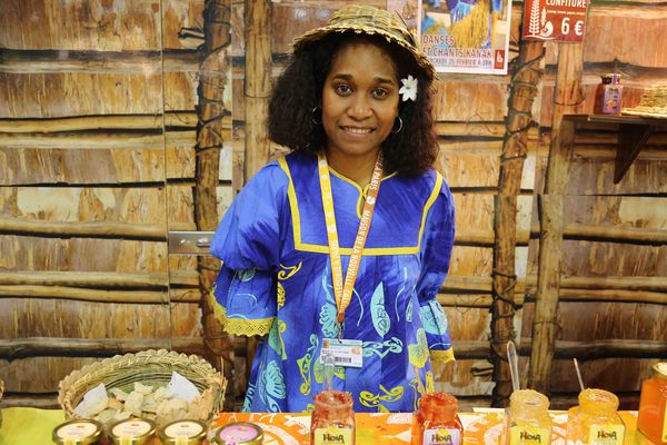 Linda Passil, étudiante au stand de la Nouvelle-Calédonie au salon de l'agriculture de Paris