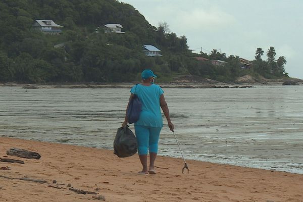 Cayenne : à Bourda, Christiane fait "plage nette"