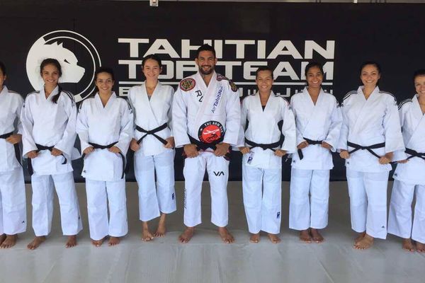 Entrainement de Jiu Jitsu pour les candidates à Miss Tahiti, avec Dany Gérard