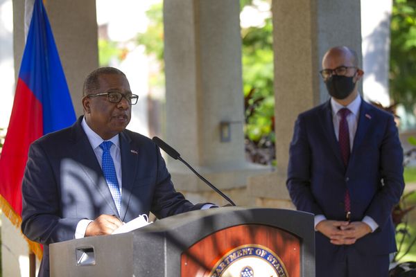 Brian Nichols, Haut fonctionnaire américain et Juan Gonzalez, assistant spécial auprès du président Joe Biden, conférence de presse en Haïti (01/10/2021)