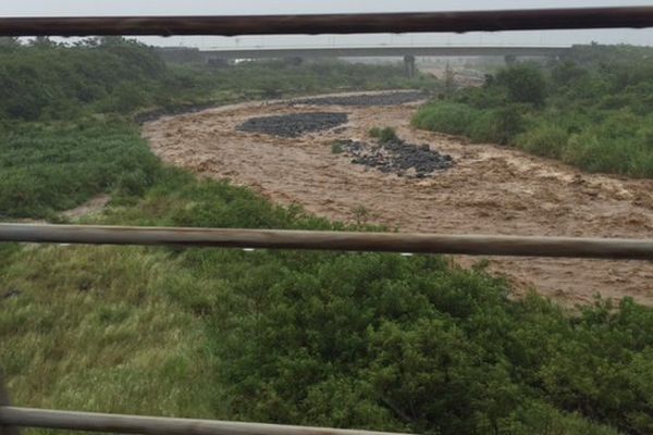 Rivière des pluies en crue