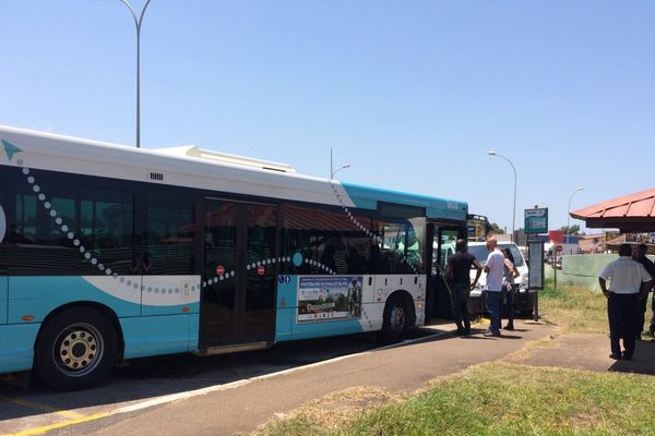 Bus à l'arrêt 