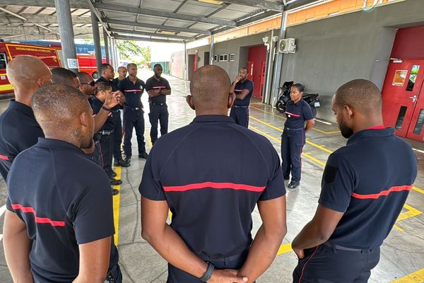 Recueillement à la caserne des pompiers de Dothémare Abymes pour Wilfrid Bélizaire