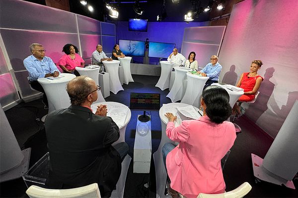 Les candidats de la 3e circonscription sur le plateau de Martinique la 1ère.