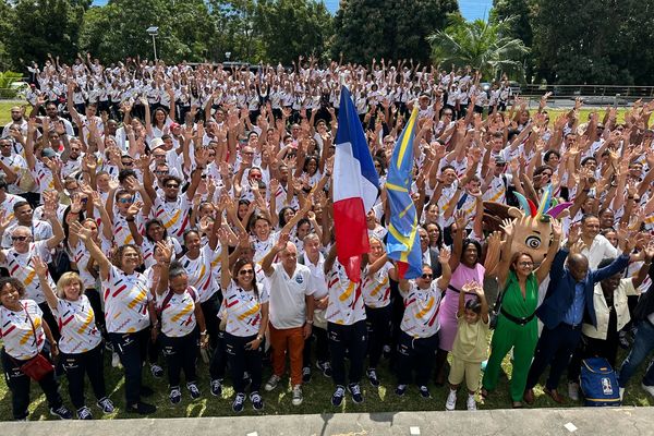 Dernier rassemblement de la délégation Réunion, au MOCA à Saint-Denis, avant le départ pour les Jeux des Iles à Madagascar.