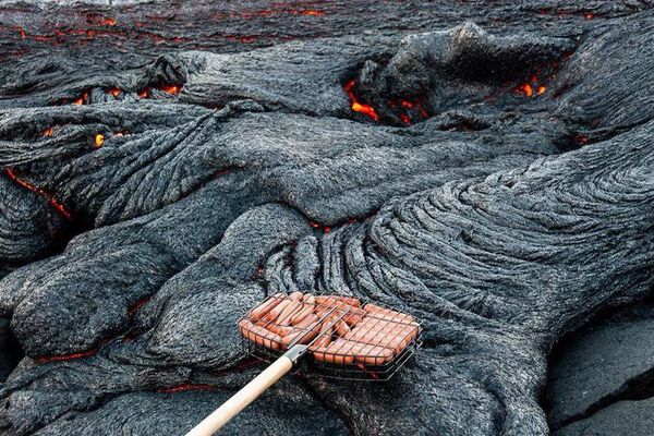 La photo du "barbecue sur lave" date en fait de 2013. Elle aurait été prise du côté de Hawaii