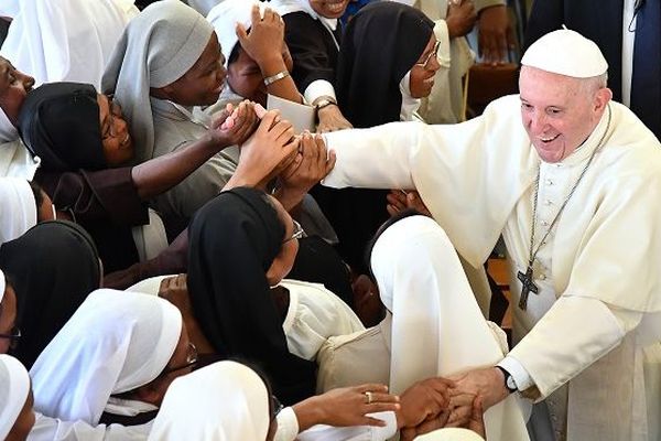 Le pape François lors de sa visite au Carmel d'Antananarivo à Madagascar. 