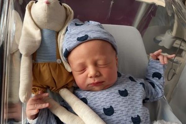 Arthur Helene Est Le Premier Bebe De L Annee 19 A Saint Pierre Et Miquelon Saint Pierre Et Miquelon La 1ere