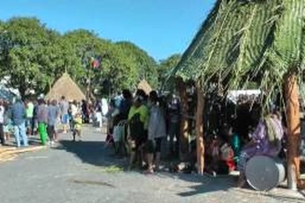 Cases du Mwa Ka, baie de la Moselle, à Nouméa.