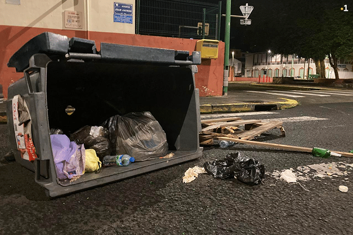 PHOTOS. Violences Urbaines En Martinique : Barrage à Voix De Ville ...