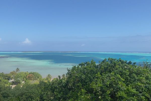 Vue sur le lagon de Maupiti. Image d'illustration.