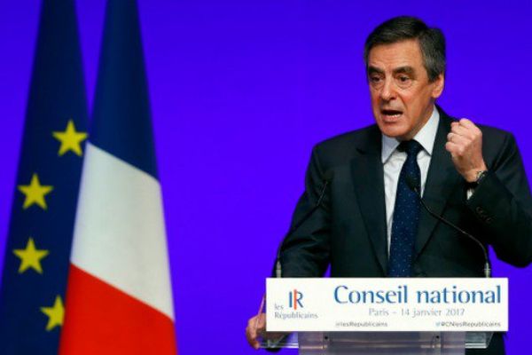 Conseil national du parti "Les Républicains" : Fillon ovationné, les investitures validées