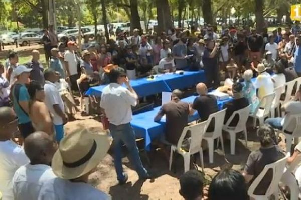 Manifestation contre la privatisation de la plage 