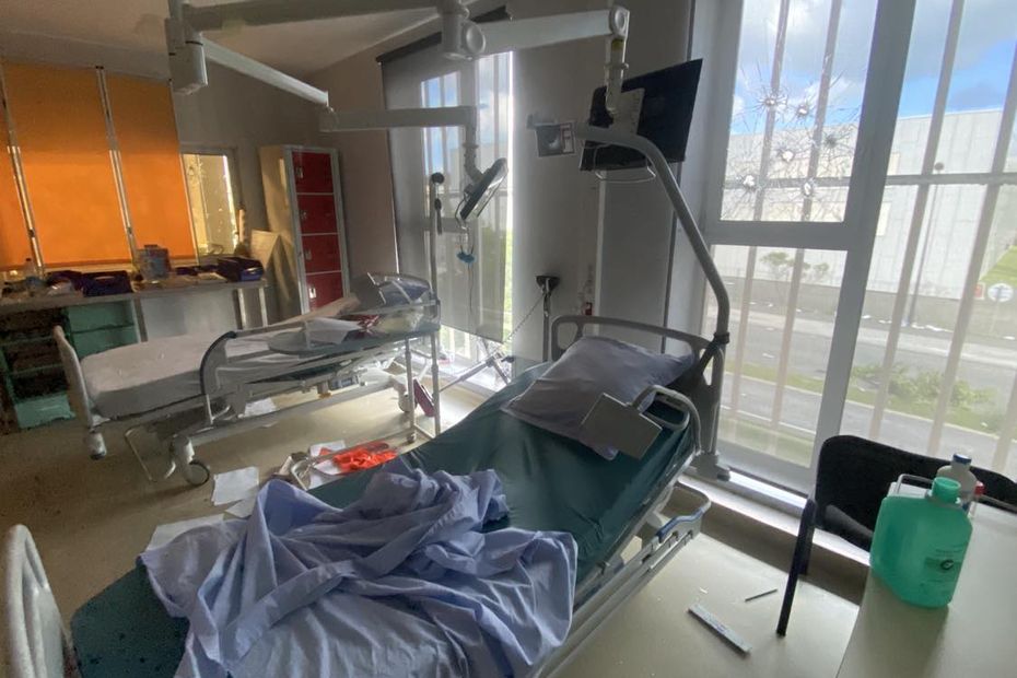 Three months after the start of the crisis, what follow-up for dialysis patients in New Caledonia?