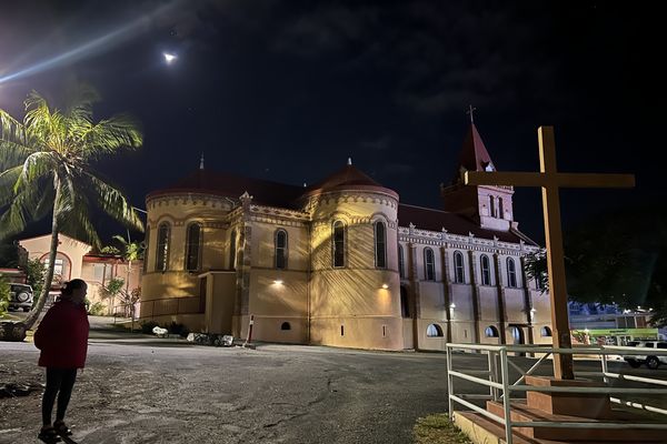 Edifice exposé, l'église Saint-Jean-Baptiste de la Vallée-des-Colons, à Nouméa, fait l'objet d'une surveillance par les paroissiens.