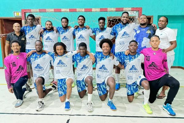 L'équipe de hand ball du Geldar de Kourou