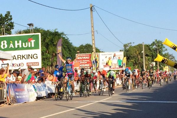 Arrivée au sprint des allemands à Macouria TDG 2015