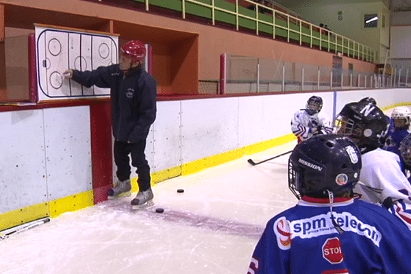 entraineur hockey mineur