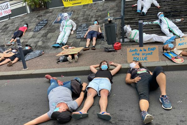 Extinction Rebellion, Attac et Greenpeace, ont organisé une action de désobéissance civile ce matin à Saint-Denis - 4